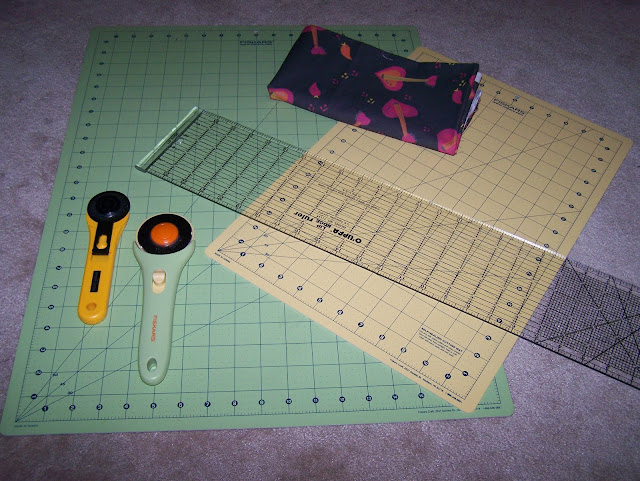 Tools to cut fabric straight