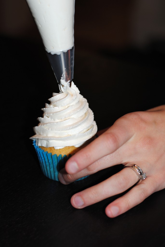 Frost cupcake with pastry bag
