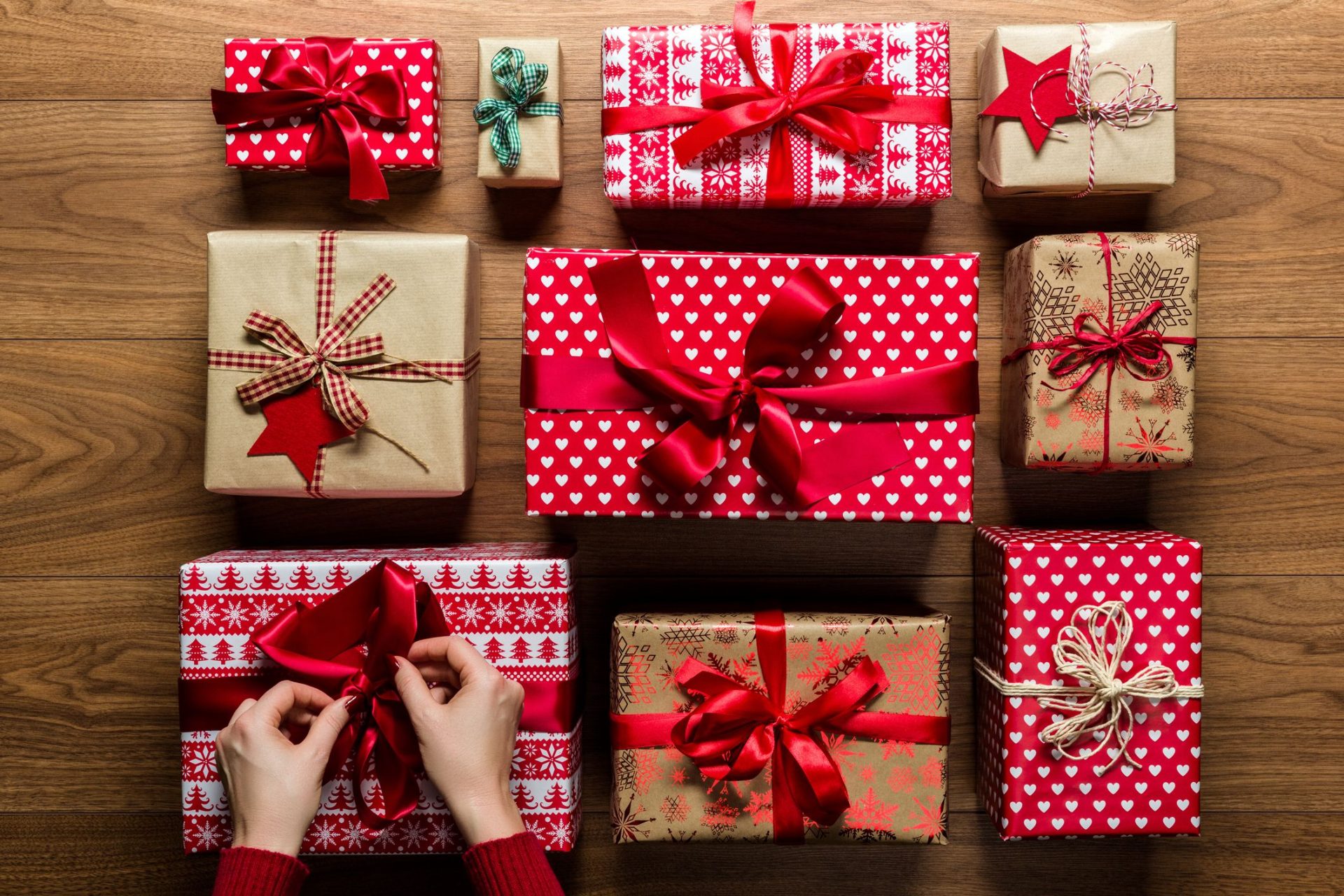 Gift Wrap 101: 5 Ways To Tie A Bow - Craftbuds