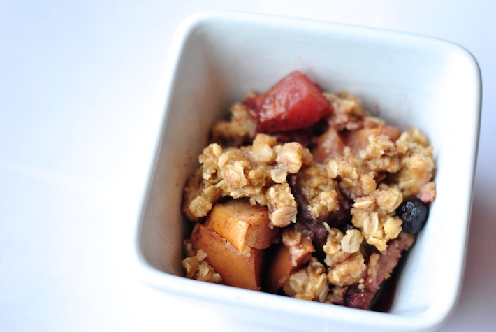 Crockpot Recipe for Peach Berry Crisp