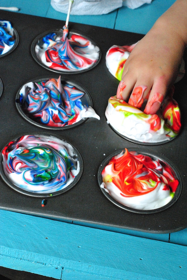 How to dye marbled easter eggs with shaving cream