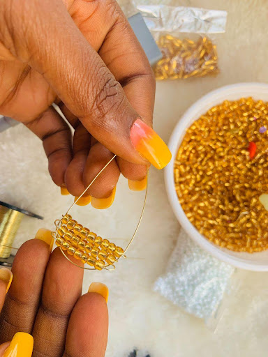HOW TO MAKE HOOP EARRINGS WITH BEADS step 5-2