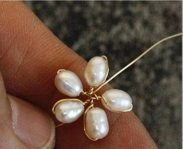 how to make a flower out of beads step 5