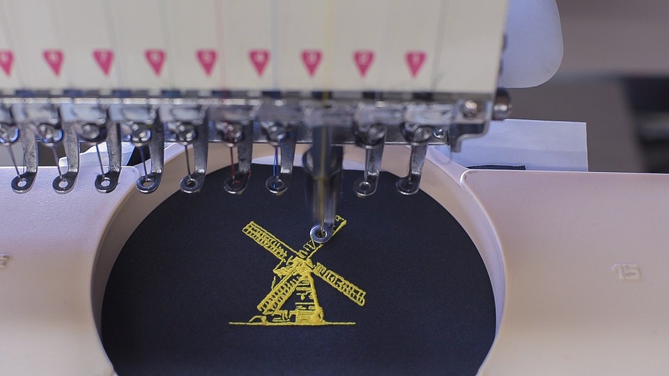 Best Embroidery machines for beginners - Craftbuds