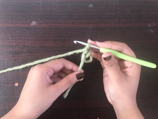 How to do a slip knot in Crochet 4