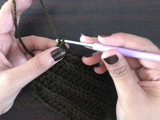How to tie a crochet end knot
