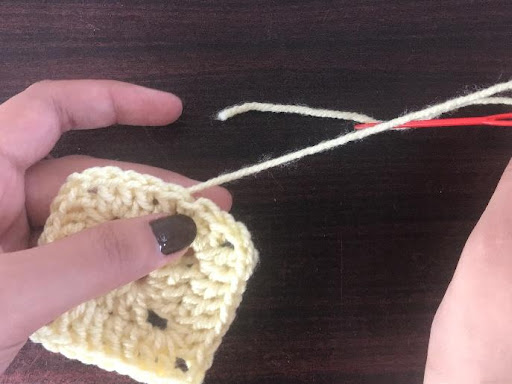 How to tie crochet without a knot 3