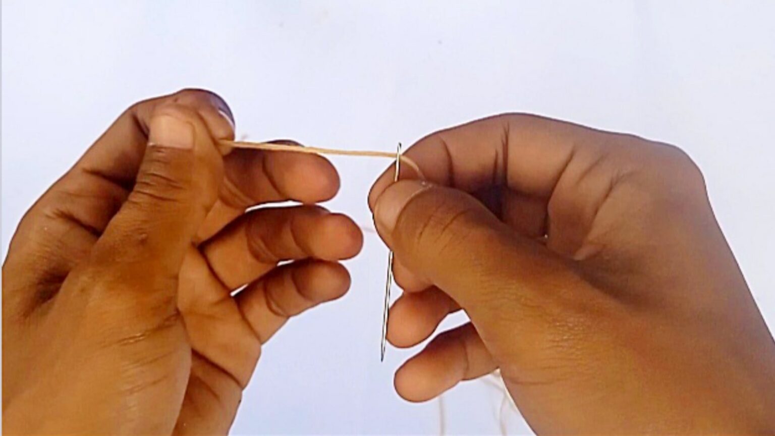 How to Thread an Embroidery Needle Video & Photo Tutorial Craftbuds