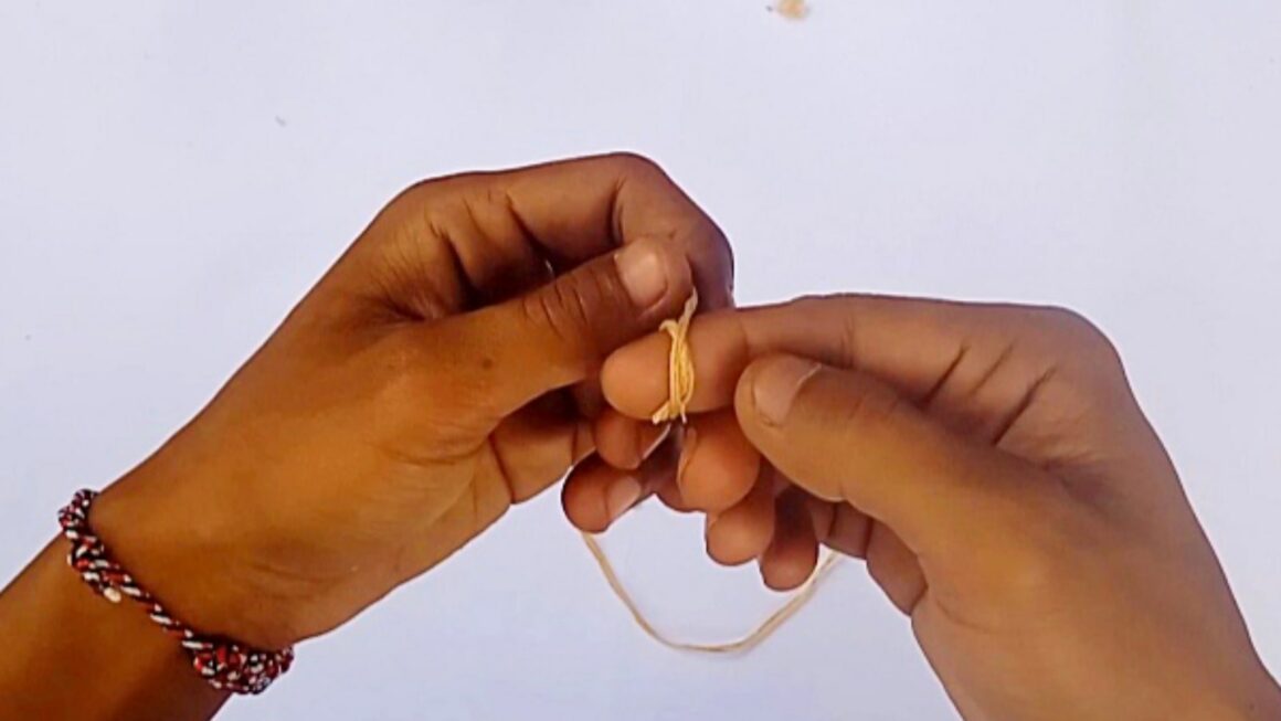 How to Thread an Embroidery Needle Video & Photo Tutorial Craftbuds