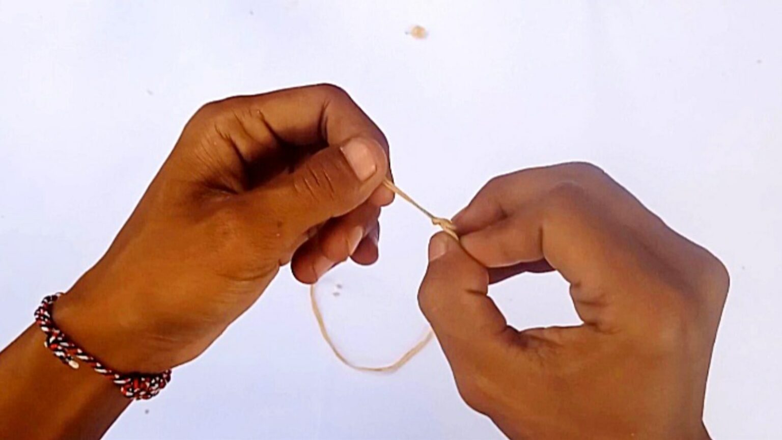 How to Thread an Embroidery Needle Video & Photo Tutorial Craftbuds