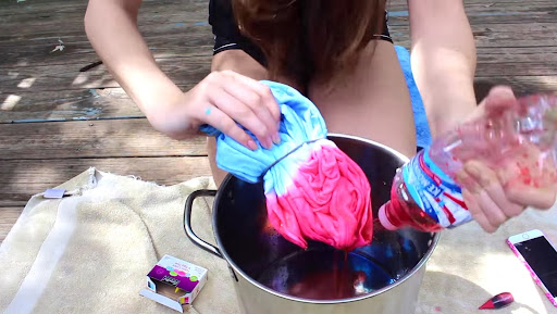 How To Tie Dye Shirts With Food Coloring? Step-By-Step Guide 