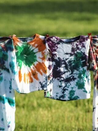 How to wash tie dye shirts for the first time