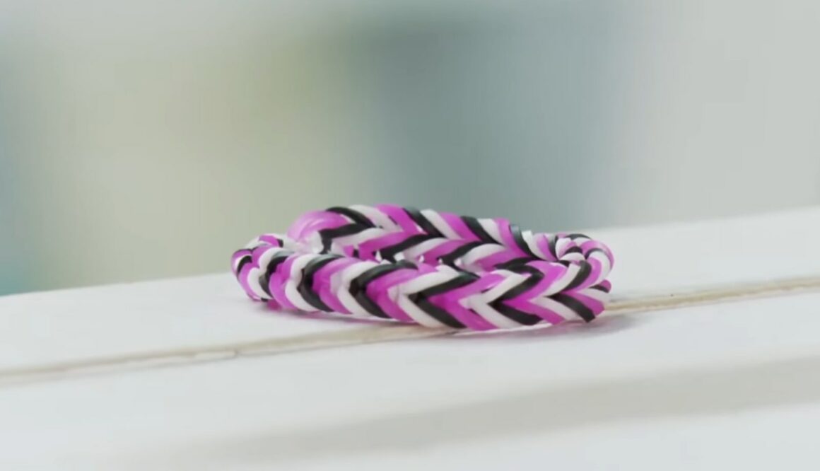 Fishtail rubber band bracelet