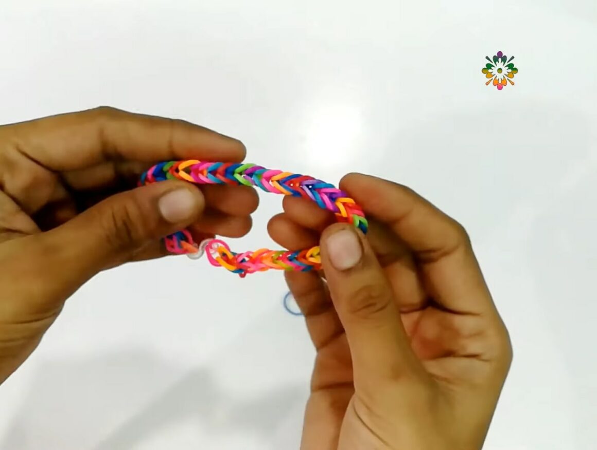 How To Make Rubber Band Bracelets By Hand_