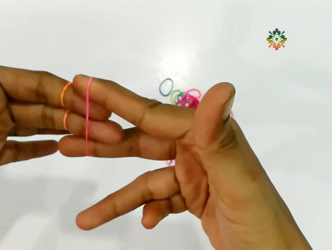 Add another rubber band to the fingers. But don't twist it.