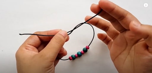 Bracelet Threads Overlapping