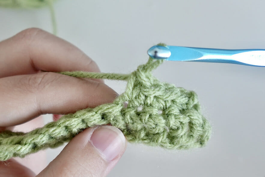 How to Single Crochet Step 1 - 2