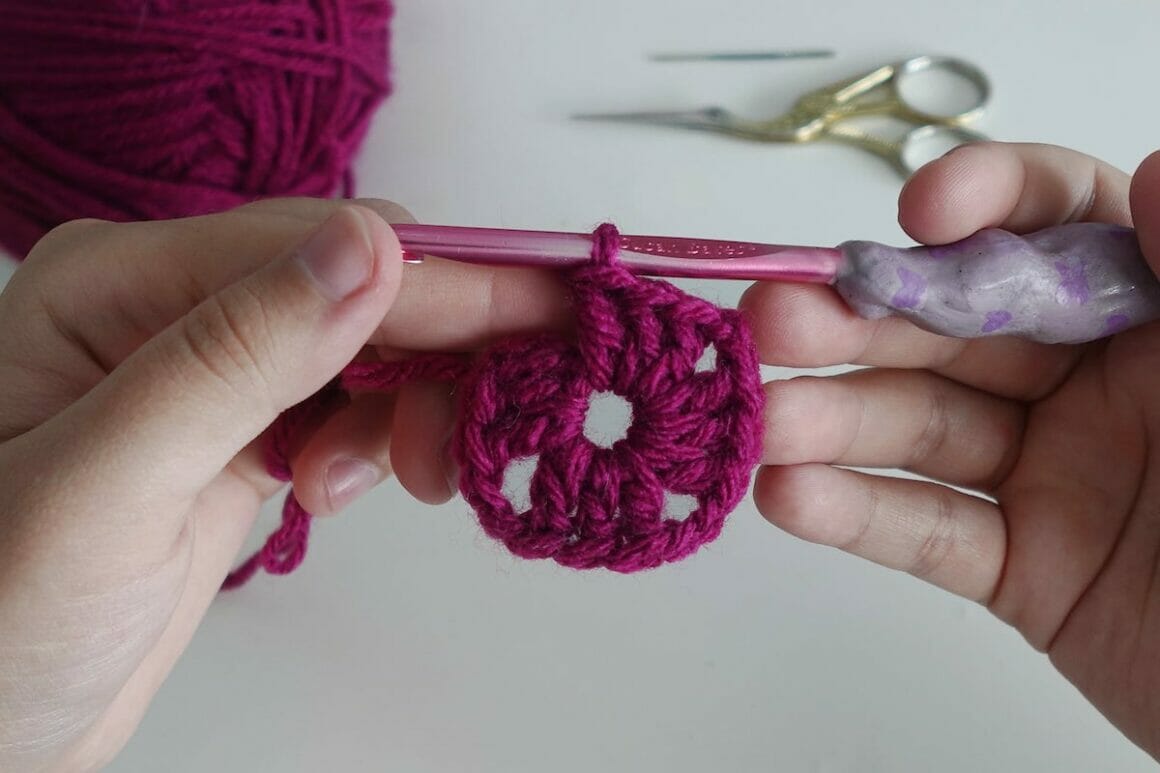 How to Crochet a Granny Square Round 1