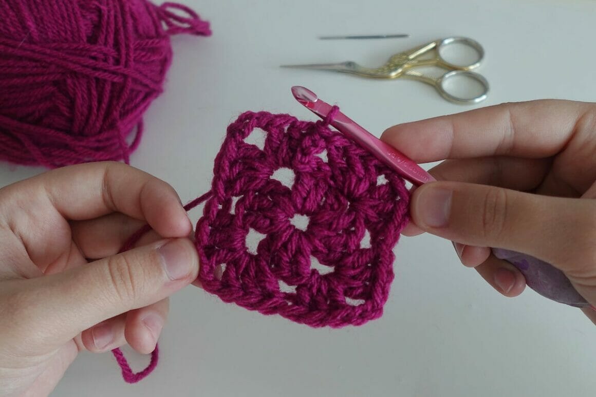 How to Crochet a Granny Square Round 2