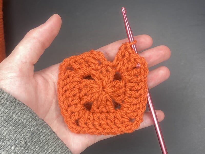 Double crochet 1 (DC 1)
