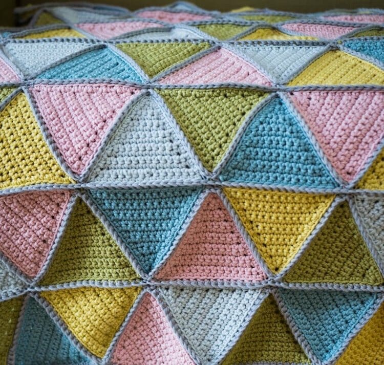How to crochet a triangle